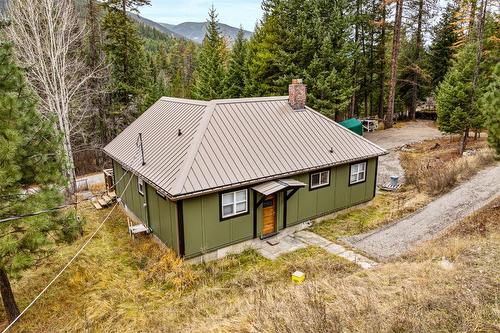 6927 Customs Road, Kingsgate, BC - Outdoor