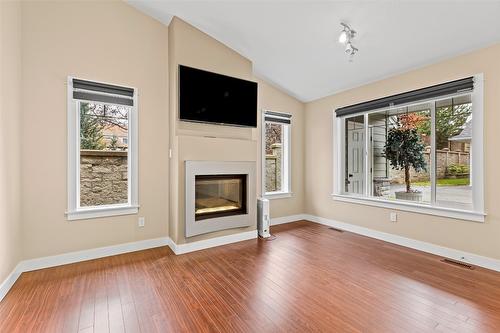5-1415 Alder Street, Creston, BC - Indoor With Fireplace