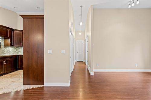 5-1415 Alder Street, Creston, BC - Indoor