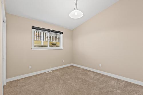 5-1415 Alder Street, Creston, BC - Indoor Photo Showing Other Room