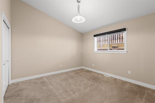 5-1415 Alder Street, Creston, BC - Indoor Photo Showing Other Room