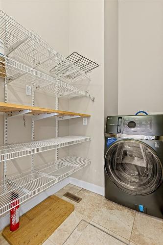 5-1415 Alder Street, Creston, BC - Indoor Photo Showing Laundry Room