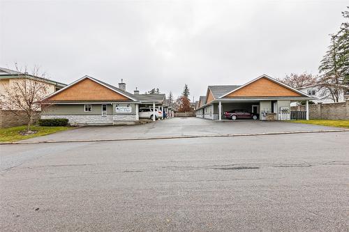 5-1415 Alder Street, Creston, BC - Outdoor