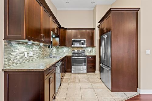 5-1415 Alder Street, Creston, BC - Indoor Photo Showing Kitchen With Double Sink With Upgraded Kitchen