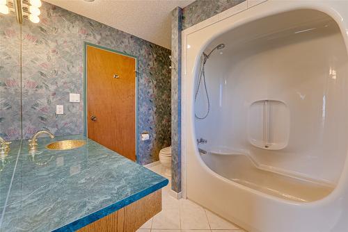 14114 Juniper Drive, Coldstream, BC - Indoor Photo Showing Bathroom