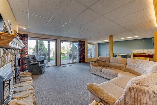 14114 Juniper Drive, Coldstream, BC - Indoor Photo Showing Living Room