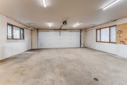 14114 Juniper Drive, Coldstream, BC - Indoor Photo Showing Garage