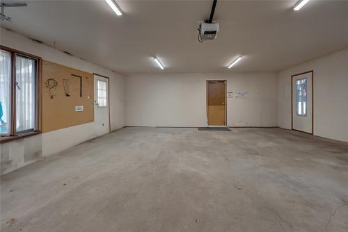 14114 Juniper Drive, Coldstream, BC - Indoor Photo Showing Garage