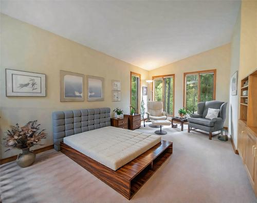 3023 Westside Road, Moyie, BC - Indoor