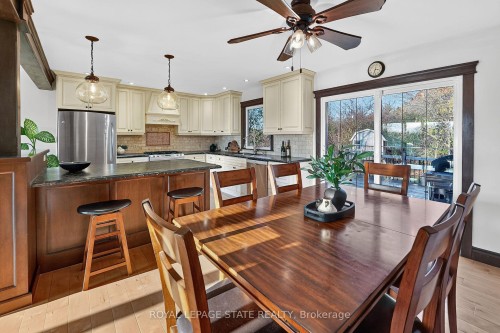 152 Ridge Road W, Grimsby, ON - Indoor Photo Showing Dining Room