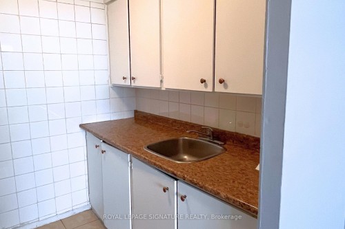 1211-200 Lotherton Pathway, Toronto, ON - Indoor Photo Showing Kitchen