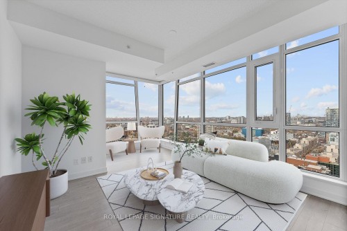 2906-199 Richmond Street W, Toronto, ON - Indoor Photo Showing Living Room