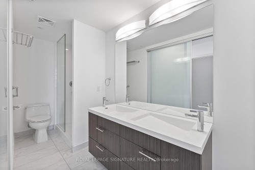 2906-199 Richmond Street W, Toronto, ON - Indoor Photo Showing Bathroom