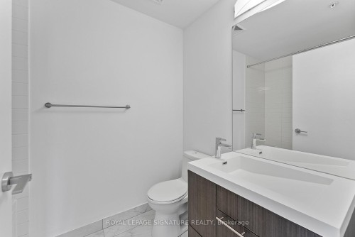 2906-199 Richmond Street W, Toronto, ON - Indoor Photo Showing Bathroom