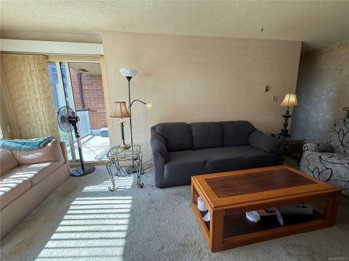 206-103 Gorge Rd East, Victoria, BC - Indoor Photo Showing Living Room