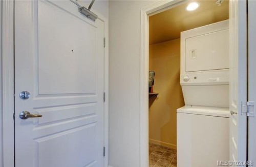 210-655 Goldstream Ave, Langford, BC - Indoor Photo Showing Laundry Room