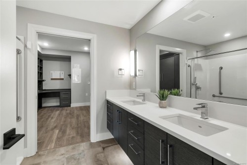 204-741 Travino Lane, Saanich, BC - Indoor Photo Showing Bathroom