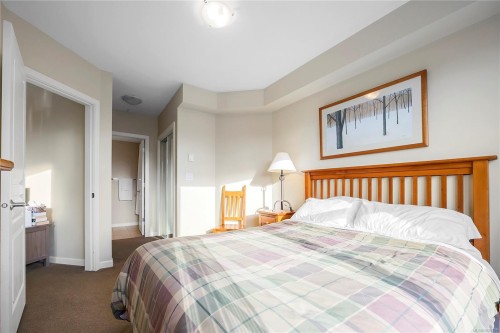 301-1280 Alpine Rd, Courtenay, BC - Indoor Photo Showing Bedroom