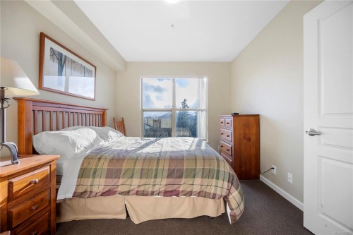 301-1280 Alpine Rd, Courtenay, BC - Indoor Photo Showing Bedroom