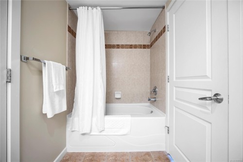 301-1280 Alpine Rd, Courtenay, BC - Indoor Photo Showing Bathroom