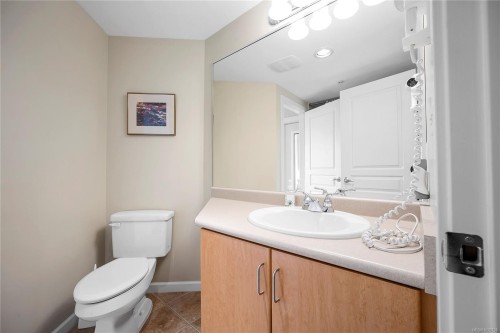 301-1280 Alpine Rd, Courtenay, BC - Indoor Photo Showing Bathroom