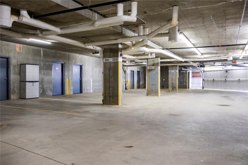 301-1280 Alpine Rd, Courtenay, BC - Indoor Photo Showing Garage