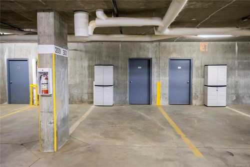 301-1280 Alpine Rd, Courtenay, BC - Indoor Photo Showing Garage