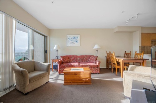 301-1280 Alpine Rd, Courtenay, BC - Indoor Photo Showing Living Room