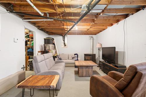 Salle familiale - 220 Rue Guy-Desrochers, Chertsey, QC - Indoor Photo Showing Basement