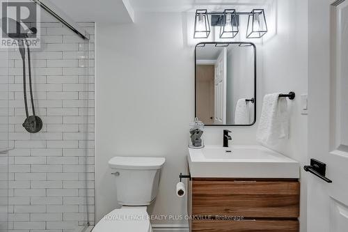 3339 Skipton Lane, Oakville, ON - Indoor Photo Showing Bathroom