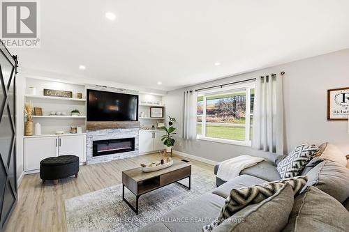 3810 Burnham Street N, Hamilton Township, ON - Indoor Photo Showing Living Room With Fireplace