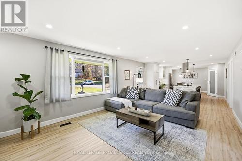 3810 Burnham Street N, Hamilton Township, ON - Indoor Photo Showing Living Room