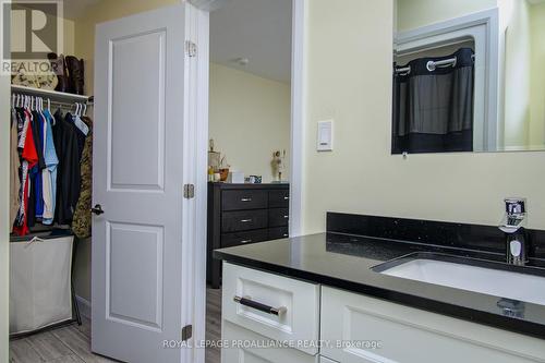 64 College Street, Quinte West (Trenton Ward), ON - Indoor Photo Showing Bathroom