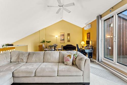 Mezzanine - 123 Place Du Soleil, Montréal (Verdun/Île-Des-Soeurs), QC - Indoor Photo Showing Living Room