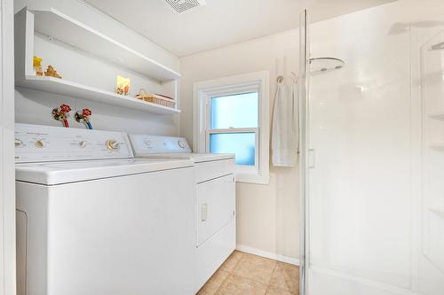 Salle de bains - 150 Ch. Papp, Rivière-Rouge, QC - Indoor Photo Showing Laundry Room