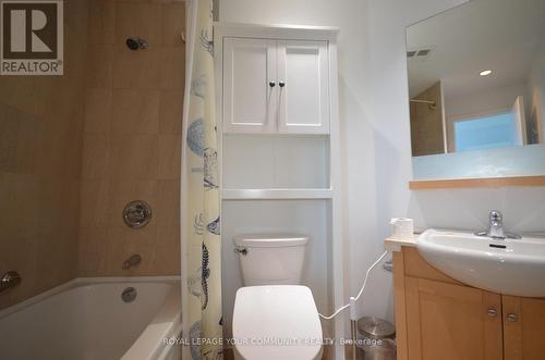 1707 - 218 Queens Quay W, Toronto, ON - Indoor Photo Showing Bathroom