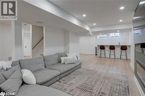 3339 Skipton Lane, Oakville, ON - Indoor