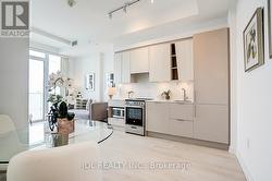 3613 - 3900 CONFEDERATION PARKWAY  Mississauga, ON L5B 0M3