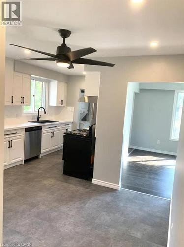 33 Kenwood Crescent, Guelph, ON - Indoor Photo Showing Kitchen