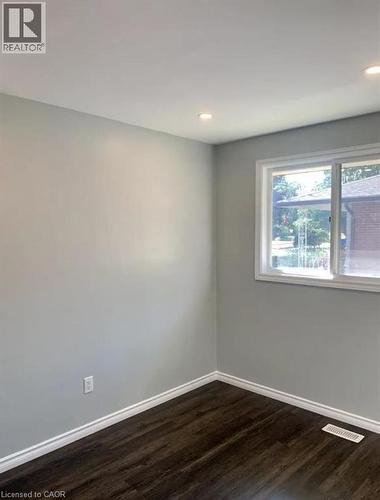 33 Kenwood Crescent, Guelph, ON - Indoor Photo Showing Other Room