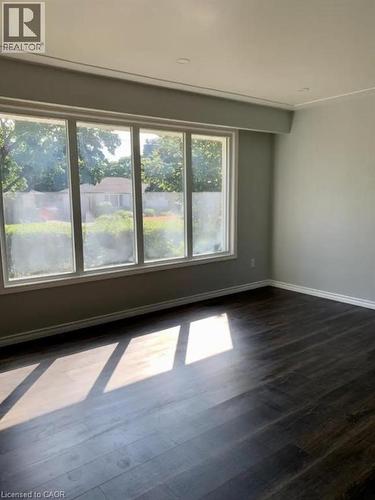 33 Kenwood Crescent, Guelph, ON - Indoor Photo Showing Other Room