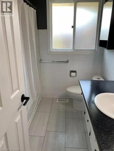 33 Kenwood Crescent, Guelph, ON - Indoor Photo Showing Bathroom