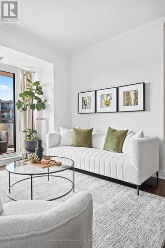 618 - 11 William Carson Crescent, Toronto, ON - Indoor Photo Showing Living Room
