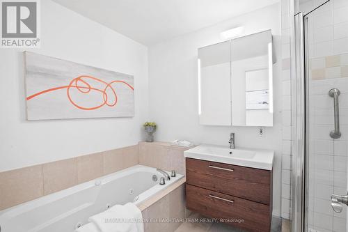 618 - 11 William Carson Crescent, Toronto, ON - Indoor Photo Showing Bathroom