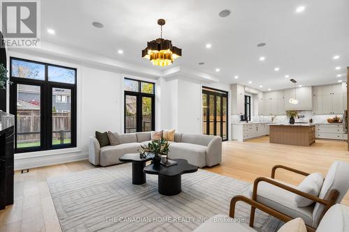 499 Rebecca Street, Oakville, ON - Indoor Photo Showing Living Room