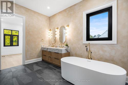 499 Rebecca Street, Oakville, ON - Indoor Photo Showing Bathroom