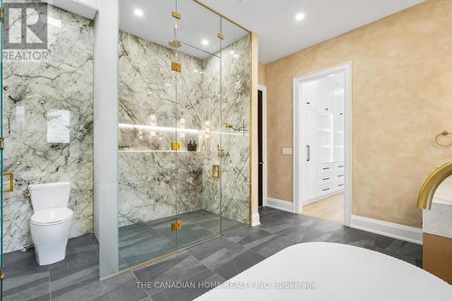 499 Rebecca Street, Oakville, ON - Indoor Photo Showing Bathroom