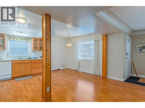 3404 4Th Avenue, Castlegar, BC - Indoor