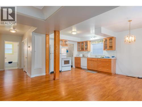 3404 4Th Avenue, Castlegar, BC - Indoor Photo Showing Kitchen