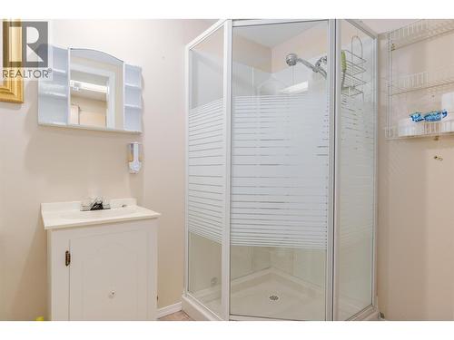 3404 4Th Avenue, Castlegar, BC - Indoor Photo Showing Bathroom